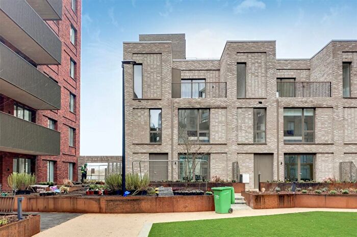 3 Bedroom Apartment To Rent In Wallis Walk, London, E16