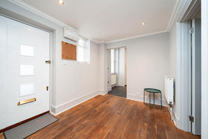 2 Bedroom Flat To Rent In Upper Park Road, London, NW3