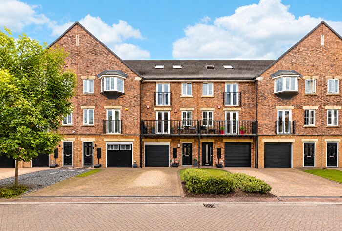 4 Bedroom Terraced House For Sale In Chancellor Grove, Dringhouses, York, YO24