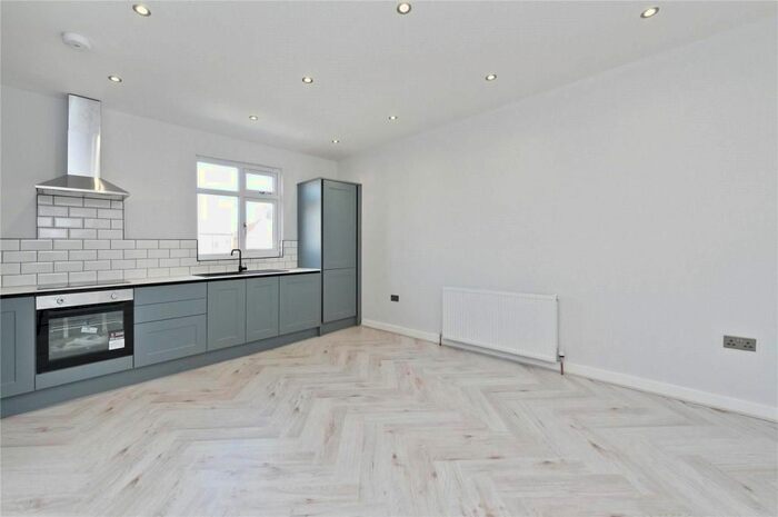 2 Bedroom Flat To Rent In Oxford Road, London, SW15
