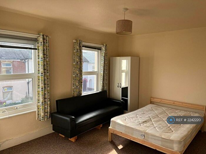 1 Bedroom Flat To Rent In Cumberland Road, Reading, RG1