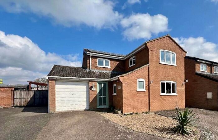 4 Bedroom Detached House For Sale In Davis Close, Rothwell, Kettering, NN14