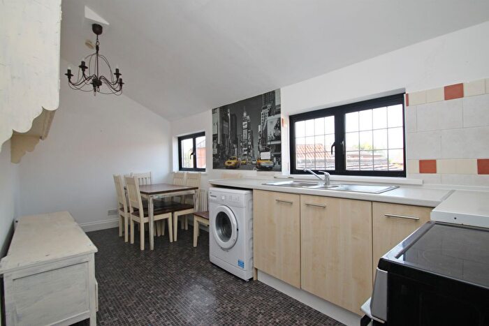 3 Bedroom Flat To Rent In Market Place, Abridge, Romford, RM4