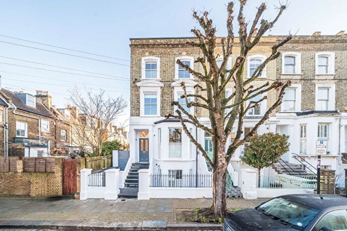 3 Bedroom Maisonette For Sale In Brussels Road, London, SW11