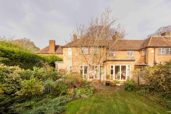 3 Bedroom Semi-Detached House To Rent In Sunray Avenue, London, SE24