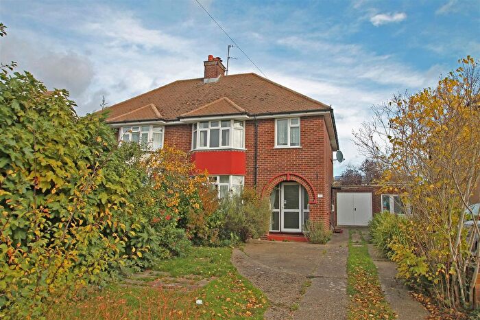 3 Bedroom Semi-Detached House For Sale In Putnoe Street, Bedford, MK41