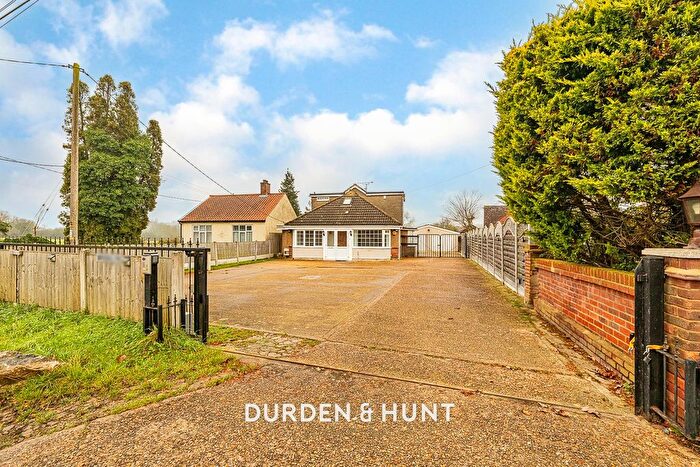 5 Bedroom Chalet To Rent In Bournebridge Lane, Stapleford Abbotts, Romford, RM4