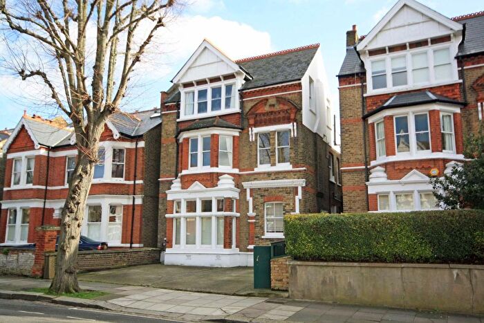 3 Bedroom Flat To Rent In Denbigh Road, London, W13