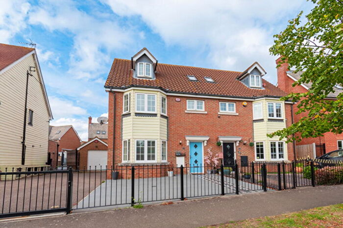 4 Bedroom Semi-Detached House For Sale In Guardian Avenue, North Stifford, Grays, RM16