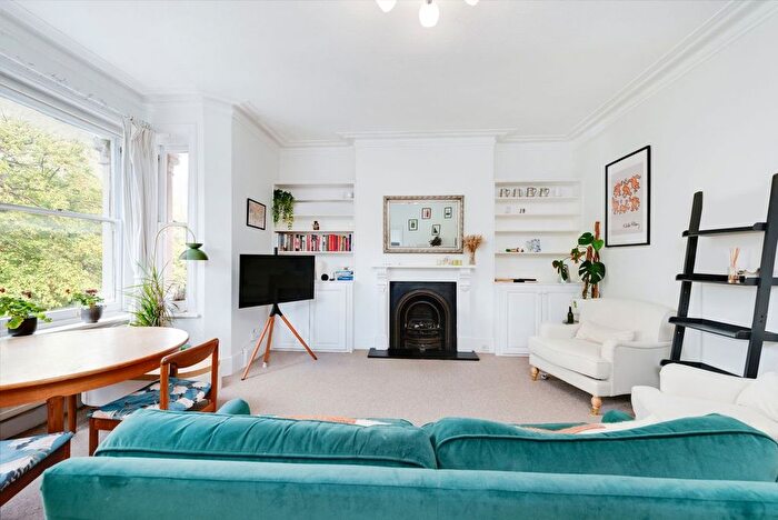 2 Bedroom Flat To Rent In Dukes Avenue, Chiswick, W4