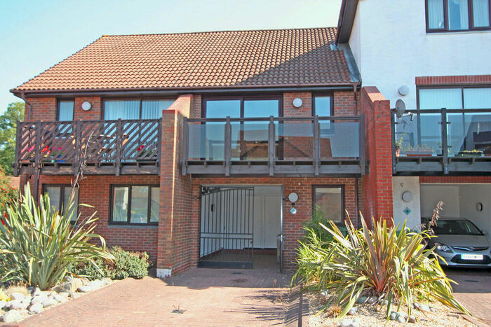 3 Bedroom Town House To Rent In Cadgwith Place, Port Solent, PO6