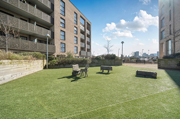 3 Bedroom Apartment For Sale In Dunedin Road, London, E10