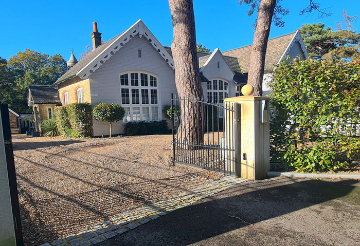 2 Bedroom Apartment To Rent In Heathview Place, Keston, Kent, BR2