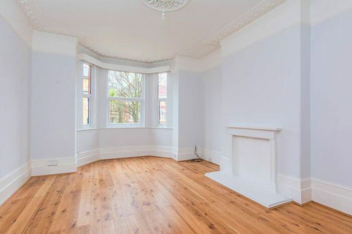 1 Bedroom Flat To Rent In Wimbledon Park Road, West Hill, London, SW18