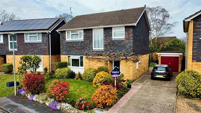 4 Bedroom Detached House For Sale In Rideway Close, Camberley, GU15