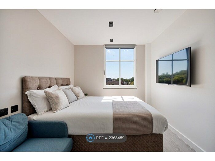 Studio To Rent In Lowlands Road, Harrow, HA1