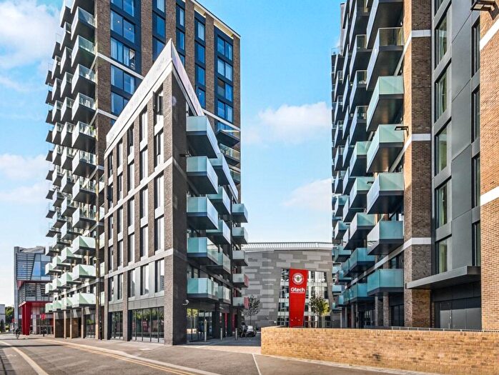 1 Bedroom Flat To Rent In Hive House, Capital Interchange Way, Kew Bridge, London, TW8