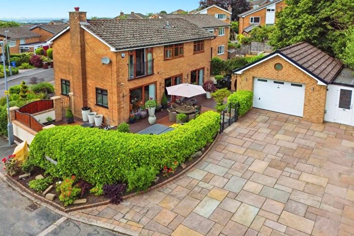 3 Bedroom Detached House For Sale In Oakcroft, Stalybridge, SK15
