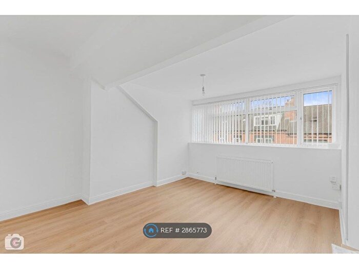 1 Bedroom Flat To Rent In Sefton Avenue, Leeds, LS11