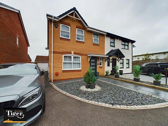 3 Bedroom Semi-Detached House For Sale In Holly Wood Way, Blackpool, FY4