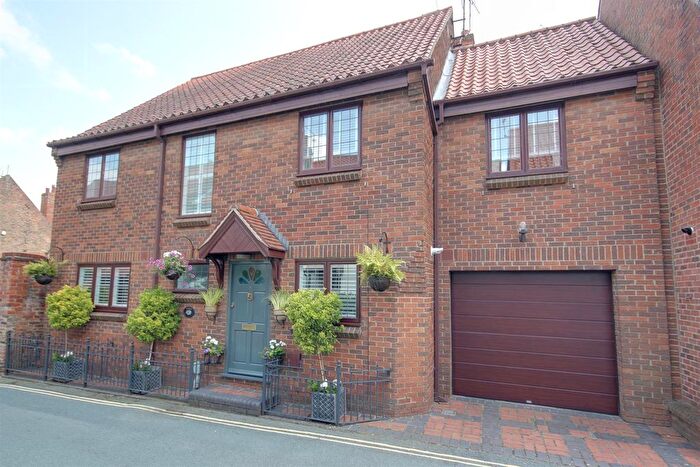 4 Bedroom Detached House For Sale In Dog Amp; Duck Lane, Beverley, HU17