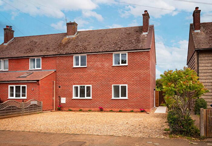 3 Bedroom Semi-Detached House For Sale In Beauchamp Close, Eaton Socon, St Neots, PE19