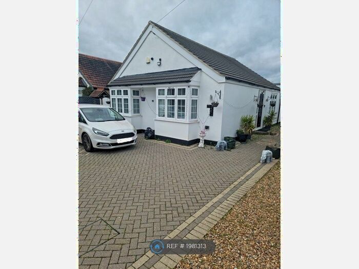 4 Bedroom Bungalow To Rent In Bower Way, Slough, SL1