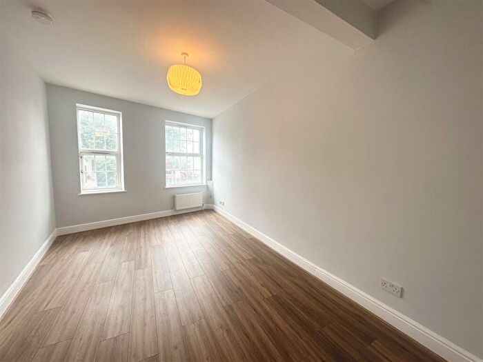 2 Bedroom Apartment To Rent In High Road, London, N22