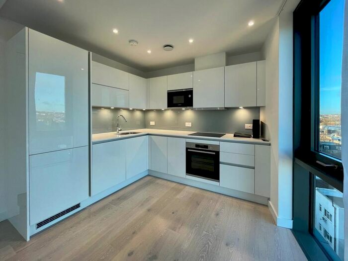 2 Bedroom Flat To Rent In Carriage House, City North Place, London, N4