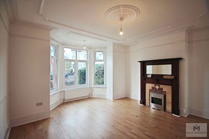 4 Bedroom Semi-Detached House To Rent In Petworth Road, London, N12