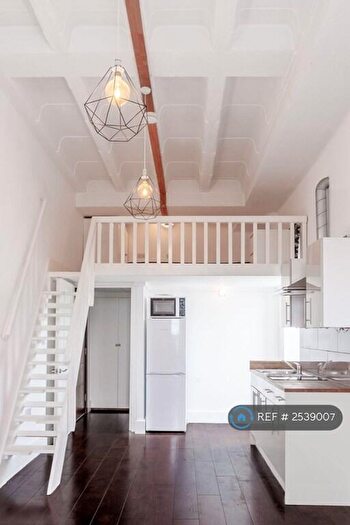 Studio To Rent In Edgware Road, London, NW2