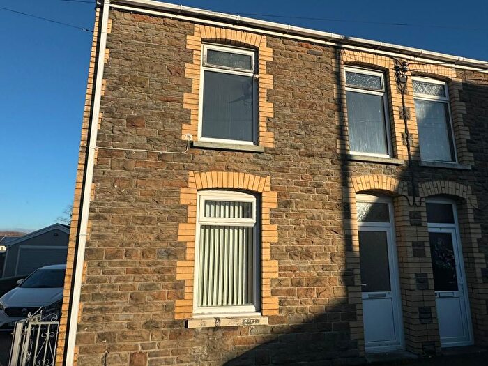 1 Bedroom Flat To Rent In B New Road, Grovesend, Swansea, SA4