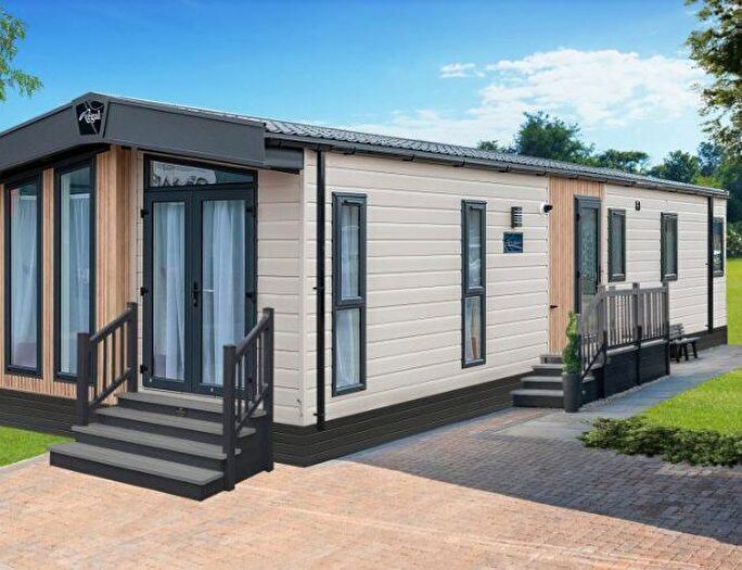 2 Bedroom Park Home For Sale In Meadow Lakes Holiday Park, PL26