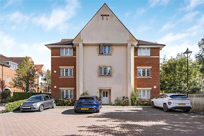 2 Bedroom Flat For Sale In Lark Hill, Waterways, OX2