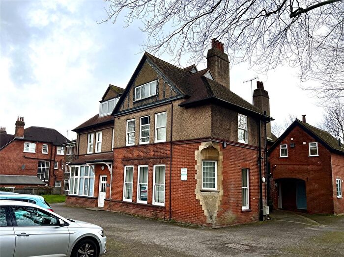 1 Bedroom Flat For Sale In Clandon Road, Guildford, Surrey, GU1