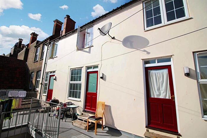 2 Bedroom Maisonette To Rent In Hall Plain, Great Yarmouth, NR30