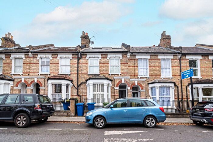 2 Bedroom Flat To Rent In Nutbrook Street, Peckham Rye, London, SE15