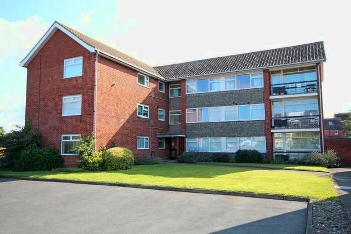 2 Bedroom Flat To Rent In Riplingham, Arlington Avenue, Leamington Spa, Warwickshire, CV32