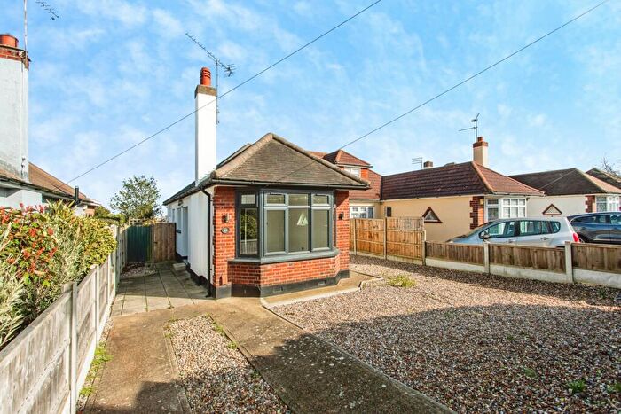 3 Bedroom Bungalow For Sale In Bridgwater Drive, Westcliff-on-Sea, Essex, SS0