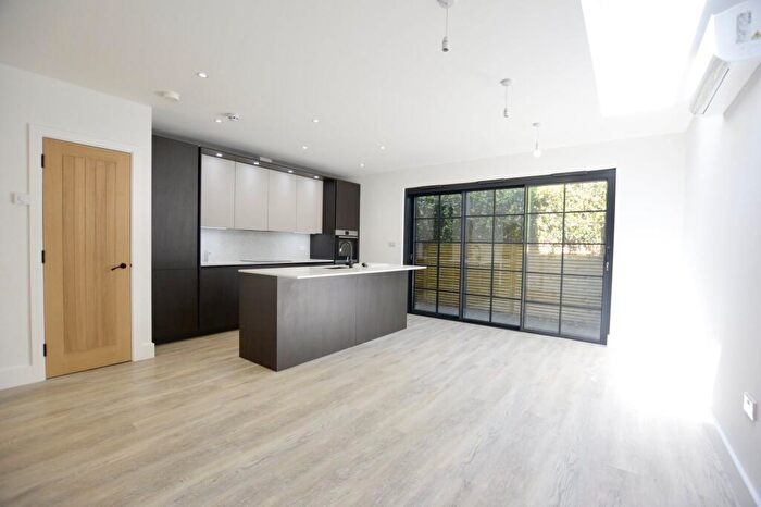 2 Bedroom Semi-Detached House To Rent In Hampton Road, Forest Gate, E7