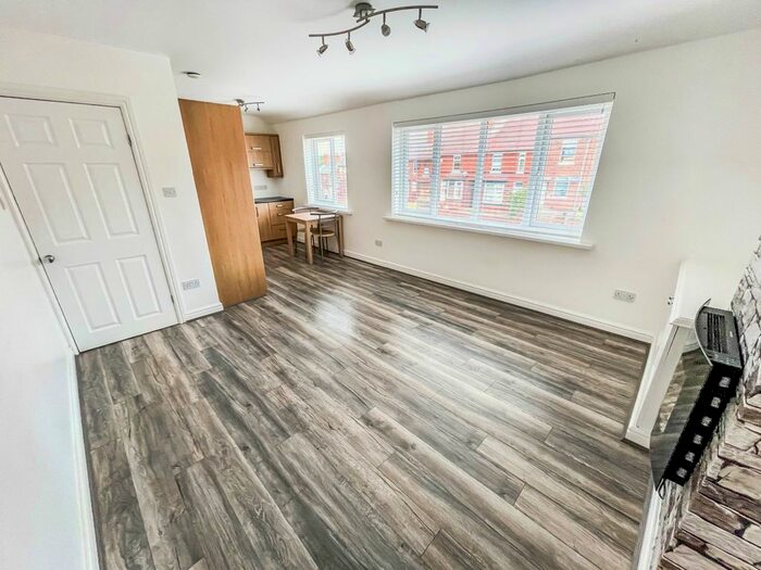 1 Bedroom Flat To Rent In Stourbridge Road, Halesowen, B63