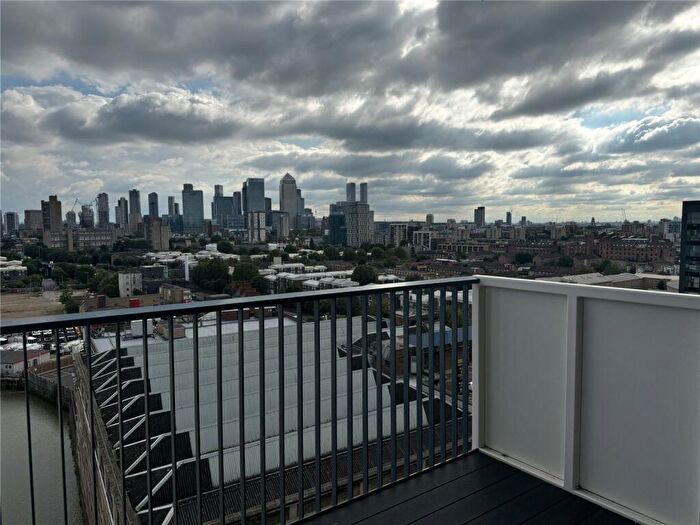 Apartment To Rent In Makers Yard, E3