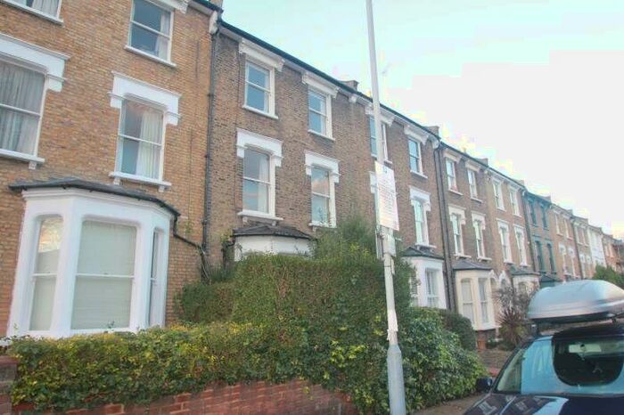 Flat To Rent In Rathcoole Gardens, Crouch End, N8
