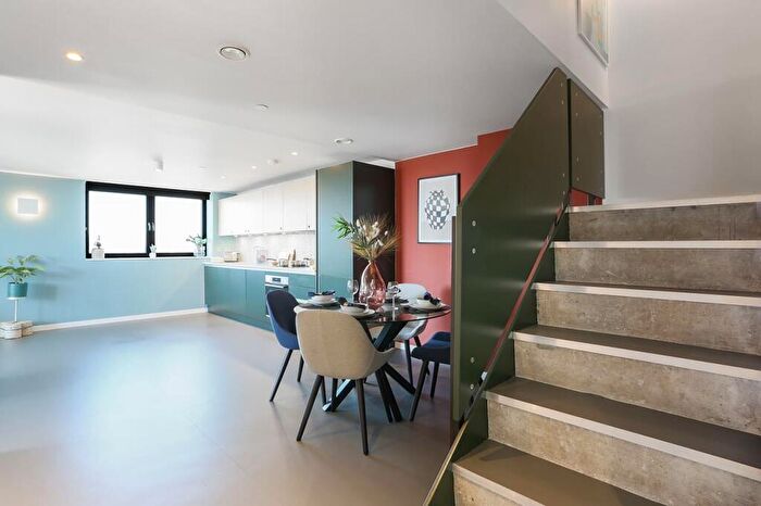 2 Bedroom Flat To Rent In Balfron Tower, St Leonards Road, London, E14