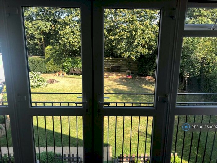 2 Bedroom Flat To Rent In Priory Court Apartments, Chelmsford, Essex, CM3