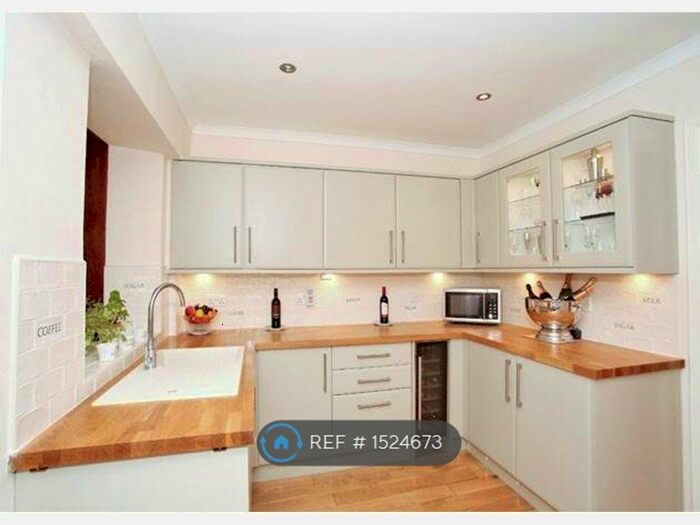 3 Bedroom Terraced House To Rent In Great Southern Road, Aberdeen, AB11