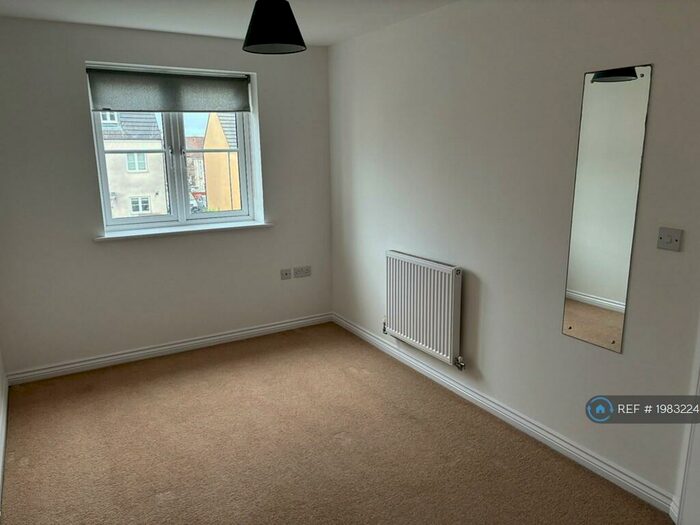 2 Bedroom Flat To Rent In College Way, Bristol, BS34