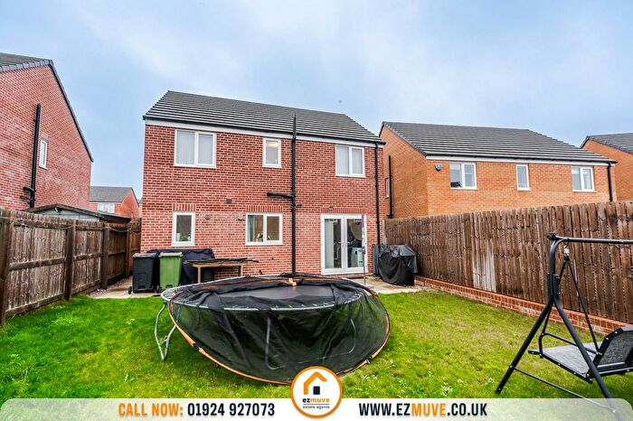 4 Bedroom Detached House For Sale In Kingfisher Way, Dewsbury, WF12