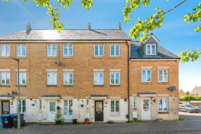 4 Bedroom Town House For Sale In Willow Drive, Carterton, OX18