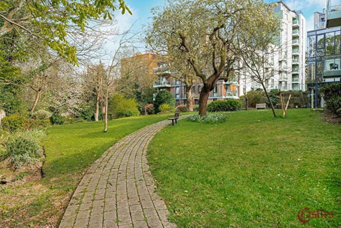 1 Bedroom Flat For Sale In Roden Court, Hornsey Lane, N6